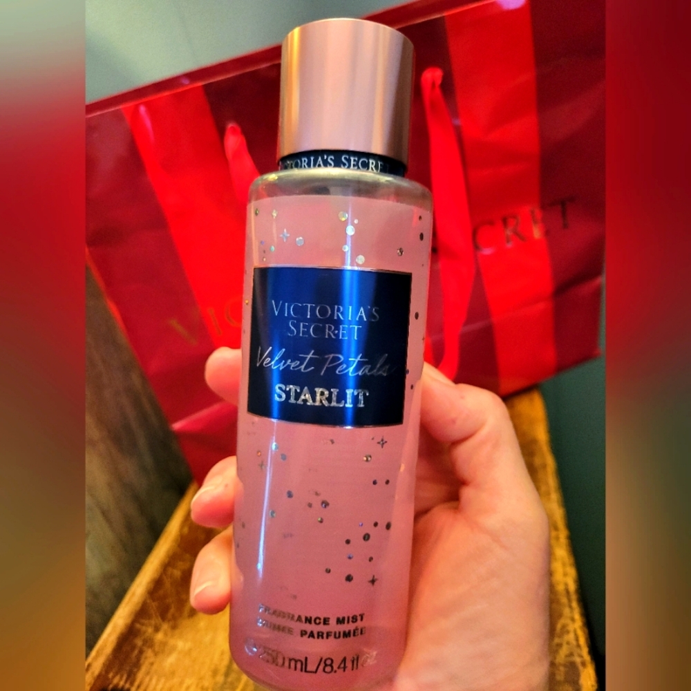 Victoria’s Secret velvet petals starlit body mist-pink